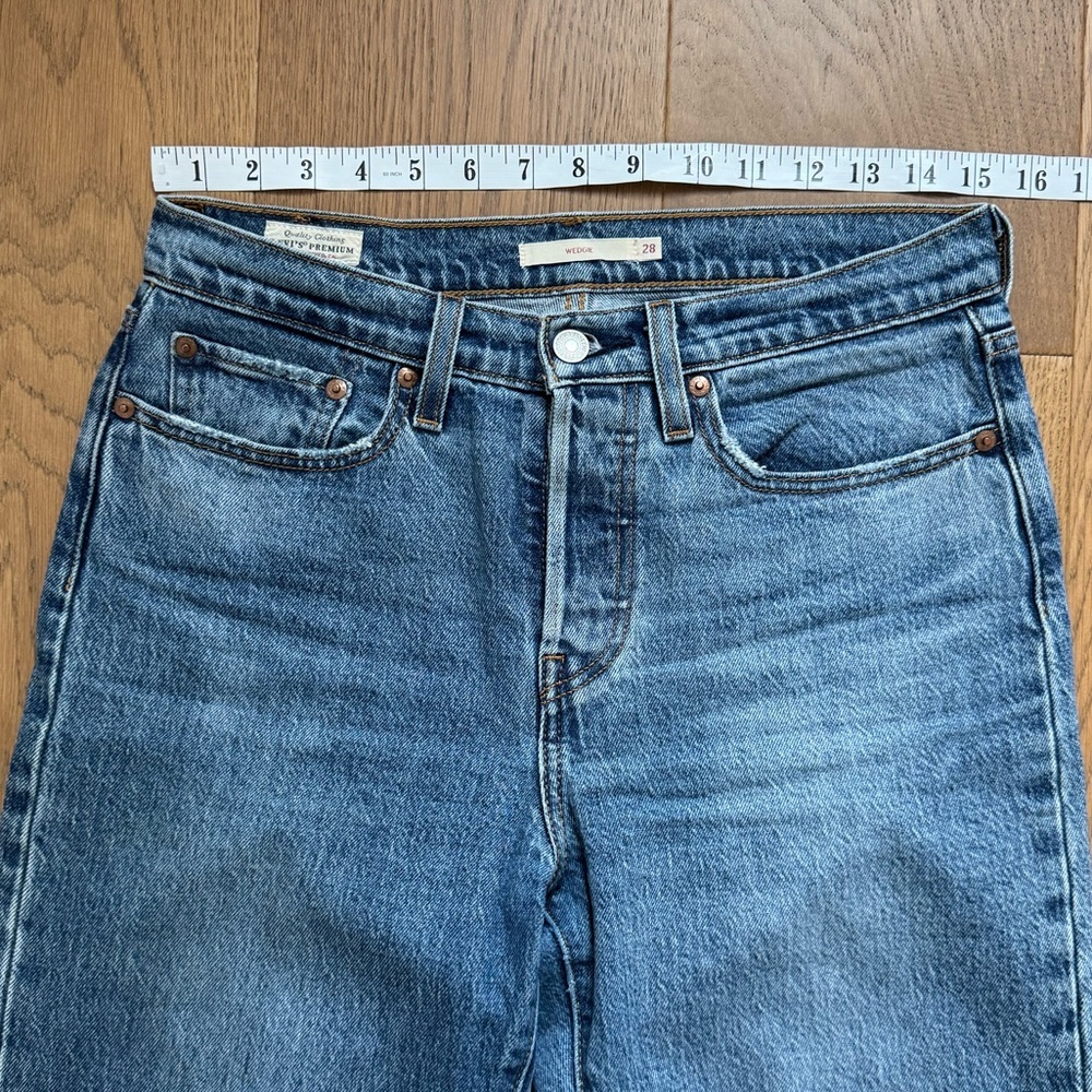 Levi's Wedgie Icon Denim Taper Jeans - Size 28 - EUC - Medium Blue Wash - Picture 5 of 7
